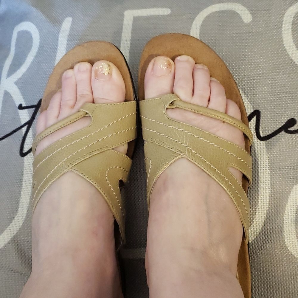 Cabin Creek sandal. 7M, tan